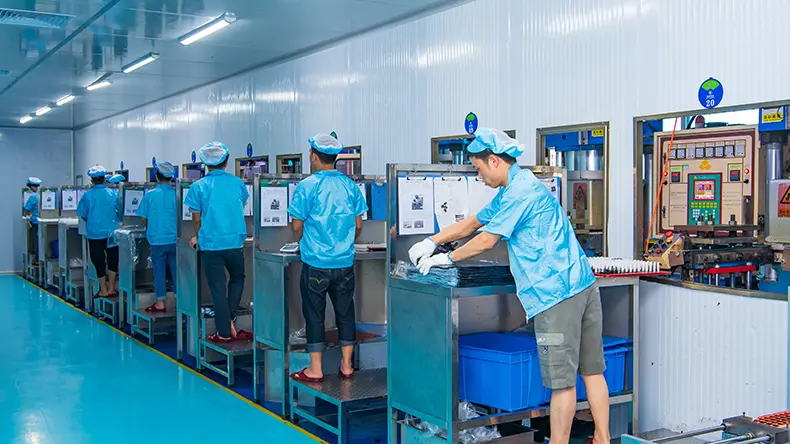 Quali sono i processi di produzione dei prodotti in silicone solido?